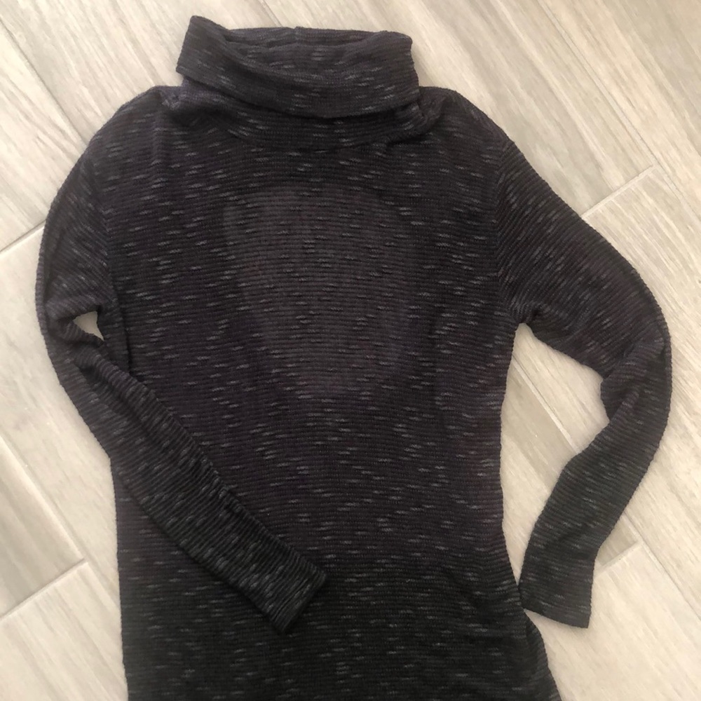 Nwot Turtleneck Lightweight Top - image 2